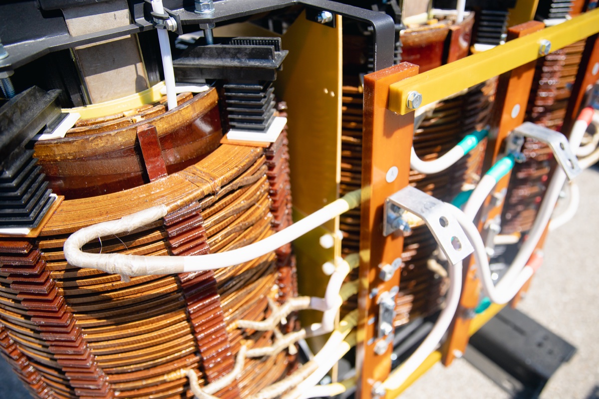 Industrial transformer coils with copper wiring and high-temperature electrical insulation layers